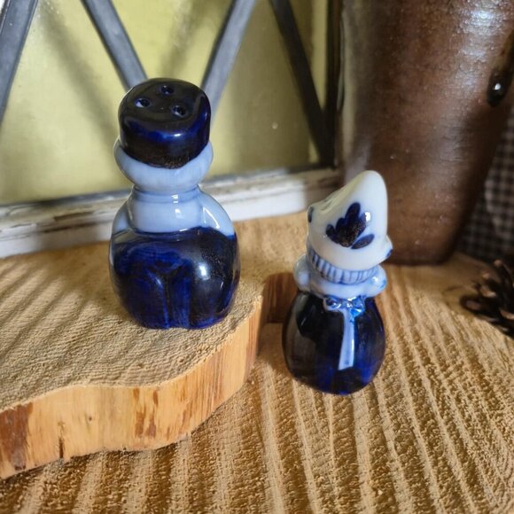 Delft Blue Salt & Pepper Shakers - Picture 8 of 10